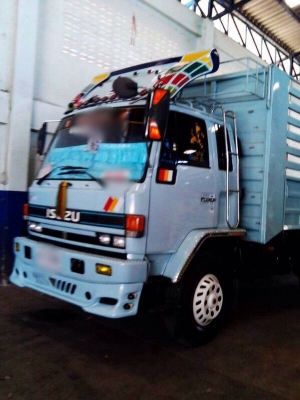 รถอีซูซุ 10 ล้อ ( ไม่ดั้ม ) FVM  196 แรงม้า  ปี 41  สนใจติดต่อ  081 - 6079515