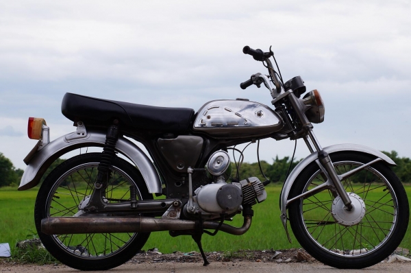 ขาย SUZUKI A 80 สภาพเดิม รถเก็บ สีใหม่แล้ว ทะเบียนพร้อมโอน เอกสารครบ ภาษี ขาดต่อเกิน 3 ปี แล้วครับ สภาพโดยรวมตามรูปครับ เครื่องติด ขับได้ปกติ ครับ