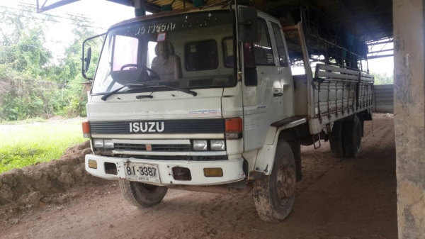 ขายรถหกล้อ isuzu FTR 165 แรง พร้อมรถ หกล้อ KS 110 แรง สภาพดีพร้อมใช้งาน ขายรถหกล้อ isuzu FTR 165 แรง พร้อมรถ หกล้อ KS 110 แรง สภาพดีพร้อมใช้งาน