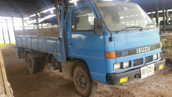 ขายรถหกล้อ isuzu FTR 165 แรง พร้อมรถ หกล้อ KS 110 แรง สภาพดีพร้อมใช้งาน ขายรถหกล้อ isuzu FTR 165 แรง พร้อมรถ หกล้อ KS 110 แรง สภาพดีพร้อมใช้งาน