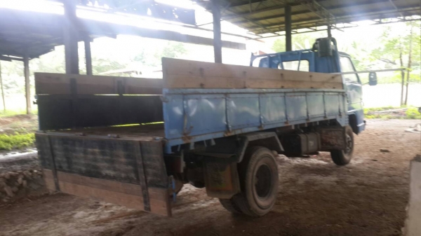 ขายรถหกล้อ isuzu FTR 165 แรง พร้อมรถ หกล้อ KS 110 แรง สภาพดีพร้อมใช้งาน ขายรถหกล้อ isuzu FTR 165 แรง พร้อมรถ หกล้อ KS 110 แรง สภาพดีพร้อมใช้งาน