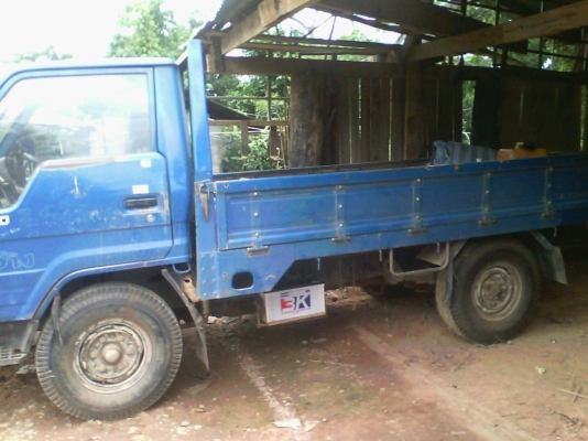 ขาย  toyota  4 ล้อกลาง