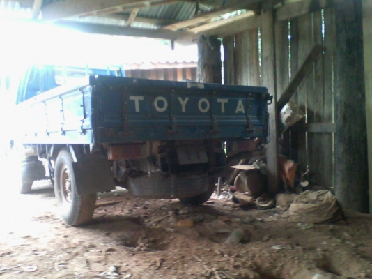 ขาย  toyota  4 ล้อกลาง