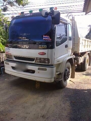 รถอีซูซุ 6 ล้อ ( ดั้ม )  200 แรงม้า.  ปี 50  สนใจติดต่อ 081 - 6079515