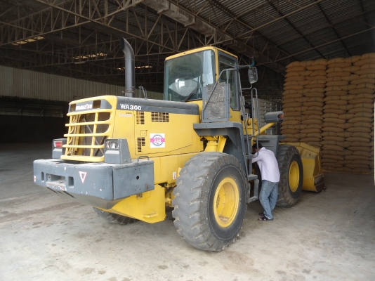 ขายด่วนรถตักล้อยางKOMATSUWA300-3Eเก่านอกนําเขัา ขายด่วนรถตักล้อยางKOMATSUWA300-3Eเก่านอกนําเขัา