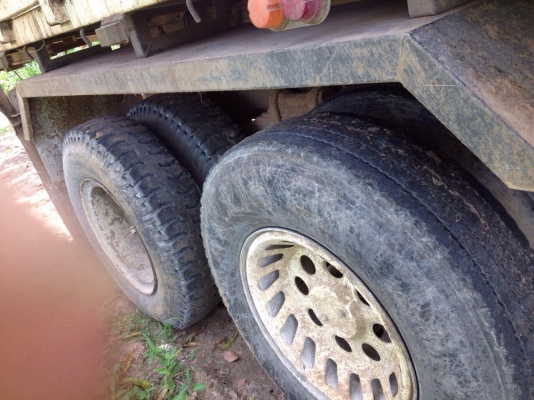 ขาย10ล้อดั้ม ISUZU 240แรงม้า ปี 54 สนใจโทร 081-9701072