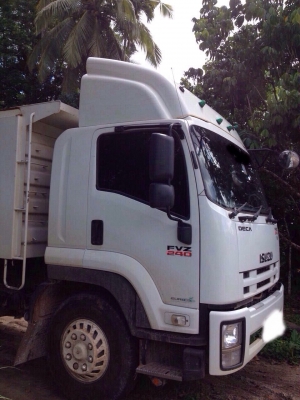 ขาย10ล้อดั้ม ISUZU 240แรงม้า ปี 54 สนใจโทร 081-9701072