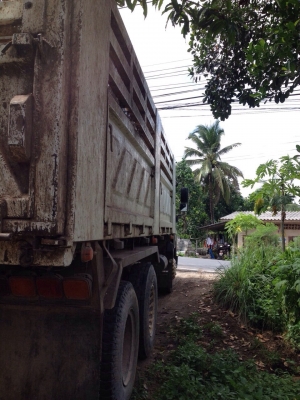 ขาย10ล้อดั้ม ISUZU 240แรงม้า ปี 54 สนใจโทร 081-9701072