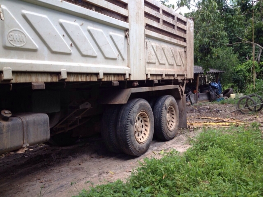 ขาย10ล้อดั้ม ISUZU 240แรงม้า ปี 54 สนใจโทร 081-9701072