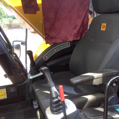 ขายดาวน์ JCB รุ่น JS-200 รถปีเดียวสภาพสวย ใหม่จากแบรน์ผู้ดีอังกฤษ