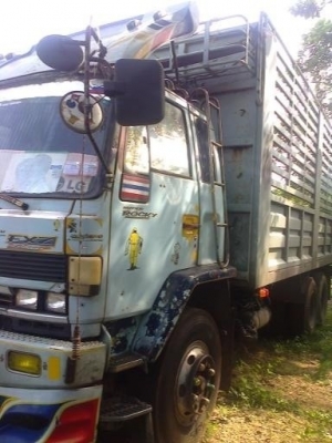 ขายรถ18ล้อรั้ว ISUZU 240 หัวฟ้าแท้ หัวหาง สนใจโทร 081-9701072