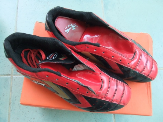 รองเท้าฟุตบอล BAOJI size 43