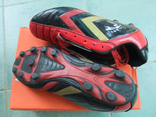 รองเท้าฟุตบอล BAOJI size 43