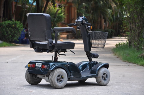 ขายรถ suzuki3ล้อ คนชราหรือผู้สูงอายุ มือสองจากญี่ปุ่นยังไม่เคยใช้งานในไทย 19,00เท่านั้น