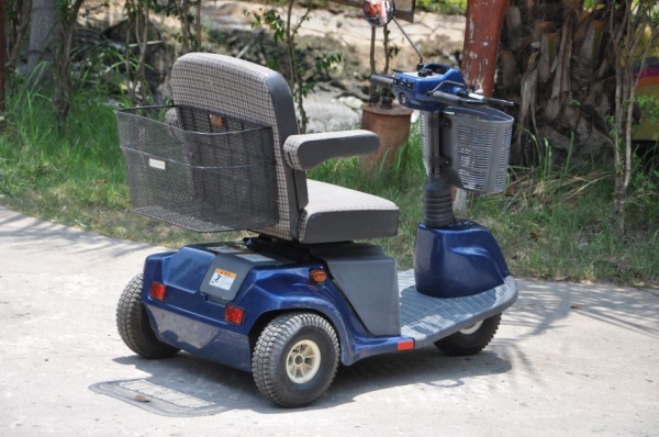 ขายรถ suzuki3ล้อ คนชราหรือผู้สูงอายุ มือสองจากญี่ปุ่นยังไม่เคยใช้งานในไทย 19,00เท่านั้น