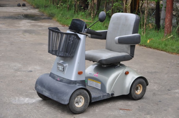 ขายรถ suzuki3ล้อ คนชราหรือผู้สูงอายุ มือสองจากญี่ปุ่นยังไม่เคยใช้งานในไทย 19,00เท่านั้น