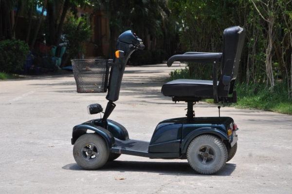 ขายรถ suzuki3ล้อ คนชราหรือผู้สูงอายุ มือสองจากญี่ปุ่นยังไม่เคยใช้งานในไทย 19,00เท่านั้น