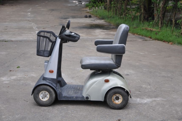 ขายรถ suzuki3ล้อ คนชราหรือผู้สูงอายุ มือสองจากญี่ปุ่นยังไม่เคยใช้งานในไทย 19,00เท่านั้น