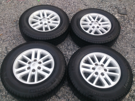 ขายแม็กTOYOTA VIGO CHAMP ขอบ17 พร้อมยางMICHELIN265/65R17 ยางสัปดาห์ที่29ปี13 ดอกยางนิ่มลึกไม่ร้าวไม่แตกลายดอกเต็ม (สภาพ90\%) จำนวน 1 ชุด พร้อมน๊อตแท้ 24 ตัว