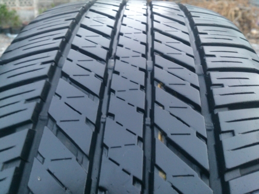 ขายยาง บริสโตน 265/65R17 ยางสัปดาห์ที่07 ปี13 ดอกยางนิ่มลึกเท่ากันไม่แตกลาย (ไม่มีปะ) จำนวน 1 ชุด