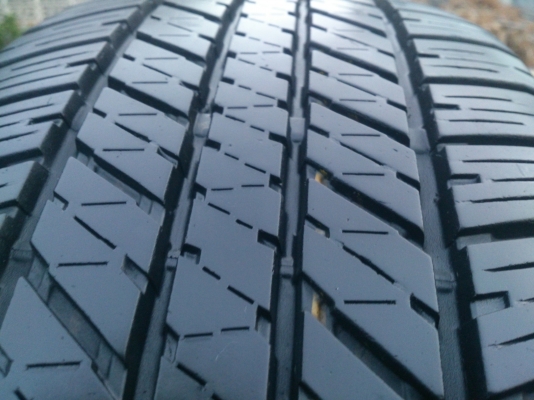 ขายยาง บริสโตน 265/65R17 ยางสัปดาห์ที่07 ปี13 ดอกยางนิ่มลึกเท่ากันไม่แตกลาย (ไม่มีปะ) จำนวน 1 ชุด