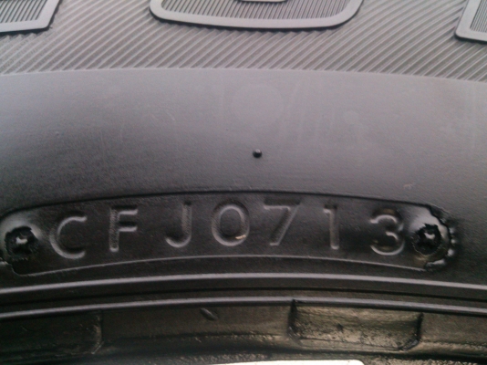 ขายยาง บริสโตน 265/65R17 ยางสัปดาห์ที่07 ปี13 ดอกยางนิ่มลึกเท่ากันไม่แตกลาย (ไม่มีปะ) จำนวน 1 ชุด