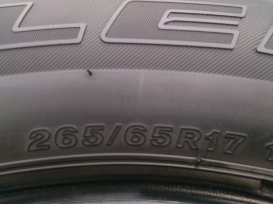 ขายยาง บริสโตน 265/65R17 ยางสัปดาห์ที่07 ปี13 ดอกยางนิ่มลึกเท่ากันไม่แตกลาย (ไม่มีปะ) จำนวน 1 ชุด