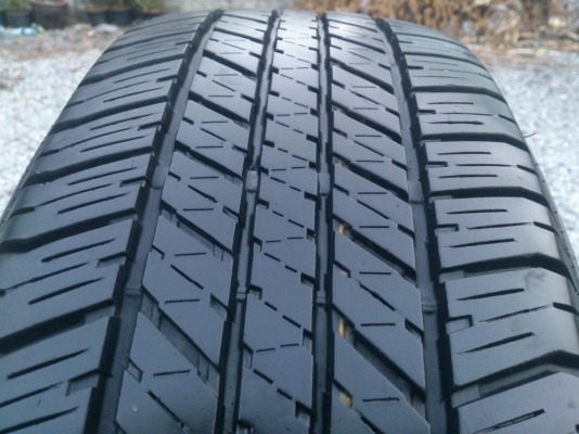 ขายยาง บริสโตน 265/65R17 ยางสัปดาห์ที่07 ปี13 ดอกยางนิ่มลึกเท่ากันไม่แตกลาย (ไม่มีปะ) จำนวน 1 ชุด