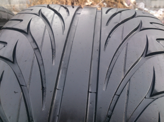 ขายแม็กโปรไดร์ฟสีดำ 6รู139.7ขอบ18 หน้า9.5 หลัง10.5 พร้อมยาง245/40R18 ปี13,ยาง265/35R18 ปี12 ดอกยางนิ่มลึกเท่ากันสภาพแม็กยางสวยมาก จำนวน 1 ชุด