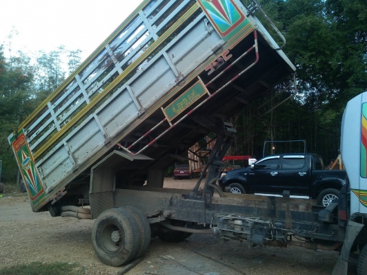 ขายรถบรรทุกหกล้อดั้ม ขายรถบรรทุกหกล้อดั้ม