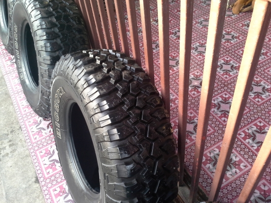 ยางMaxxis Bighorn 285/75/16ปี12กับปี13 เป๊นชุดเดียวกันทั้ง4เส้นพร้อมใช้ตามรูป ยางMaxxis Bighorn 285/75/16ปี12กับปี13 เป๊นชุดเดียวกันทั้ง4เส้นพร้อมใช้ตามรูป