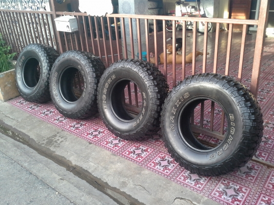 ยางMaxxis Bighorn 285/75/16ปี12กับปี13 เป๊นชุดเดียวกันทั้ง4เส้นพร้อมใช้ตามรูป