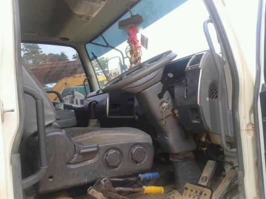 รถฮีโน่ 6 ล้อ  ( ไม่ดั้ม )   195 แรงม้า. ปี 38  สนใจติดต่อ  081 - 6079515