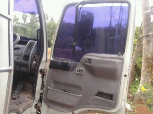 รถฮีโน่ 6 ล้อ  ( ไม่ดั้ม )   195 แรงม้า. ปี 38  สนใจติดต่อ  081 - 6079515