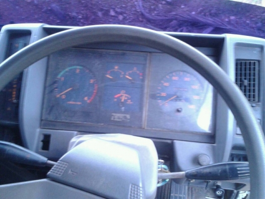 รถฮีโน่ 6 ล้อ  ( ไม่ดั้ม )   195 แรงม้า. ปี 38  สนใจติดต่อ  081 - 6079515