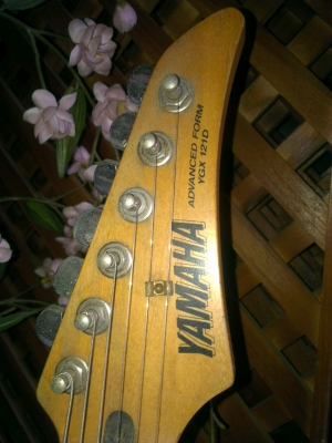 ขายกีต้าไฟฟ้า Yamaha เนื้อไม้แท้ชิ้นเดียว เสียงดี