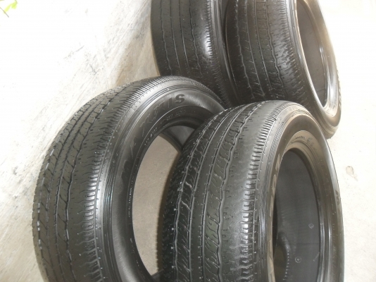 ยาง MAXXIS 235/60R17 ปี10 สวยๆ 4 เส้น ราคา 2000 บาท ยาง MAXXIS 235/60R17 ปี10 สวยๆ 4 เส้น ราคา 2000 บาท