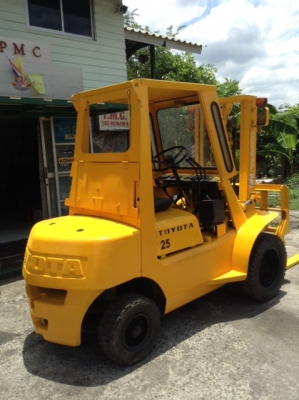 +++ ขายรถโฟล์คลิฟท์ TOYOTA 3FD25  ขนาด 2.5 ตัน  (รถนอก นำเข้า) เครื่องยนต์ดีเซล  เกียร์ธรรมดา  เสา 3 เมตร ฮิ้งค์โฟล์ค งา 1,070 มม. ยางลม ล้อหน้าคู่  ยางหลังตัน  *** สนใจรายละเอียด  ราคา คุยได้ครับ โทร. 081-659-7598 ***