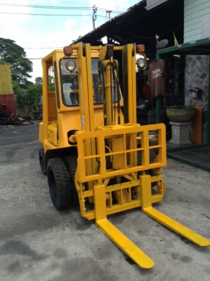 +++ ขายรถโฟล์คลิฟท์ TOYOTA 3FD25  ขนาด 2.5 ตัน  (รถนอก นำเข้า) เครื่องยนต์ดีเซล  เกียร์ธรรมดา  เสา 3 เมตร ฮิ้งค์โฟล์ค งา 1,070 มม. ยางลม ล้อหน้าคู่  ยางหลังตัน  *** สนใจรายละเอียด  ราคา คุยได้ครับ โทร. 081-659-7598 ***