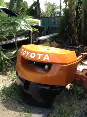 +++ ขายเวทถ่วงท้าย TOYOTA 7FD25  ราคา 45,000.- บาท  ถ้าเทิร์นราคา 30,000.- บาท  *** สนใจโทร. 081-659-7598 ครับ ***