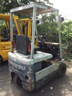 +++ ขายซากรถ KOMATSU FB15  ไม่มีเสา ไม่มีแบต  ราคา 18,000.- บาท  *** สนใจโทร. 081-659-7598 ***