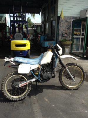 +++ ขายมอเตอร์ไซด์ YAMAHA  DT200  มีทะเบียน พร้อม  ประกันชั้น 3 ต่อทุกปี ถูกต้อง ทะเบียนสวย  234 กทม.  (ไม่มีเวลาใช้)  สนใจ โทร. 081-659-7598  +++