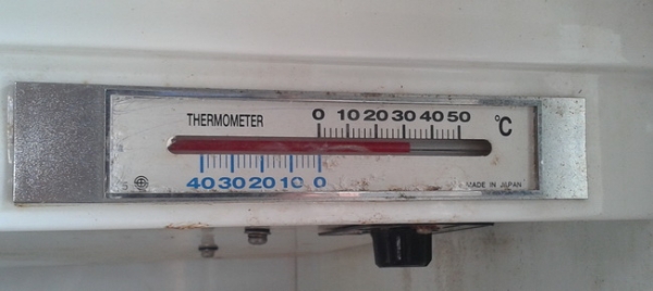 ขายตู้แช่ เครื่องหั่นขนมปัง เครื่องถอนขนไก่ ครับ