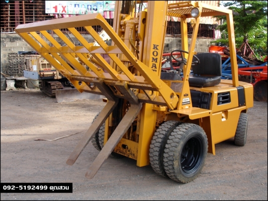 รถโฟล์คลิฟท์ โคมัตสุ 6 ล้อ เสาสูง 4 เมตร2.5ตัน เครื่องดี+ปั๊มดี