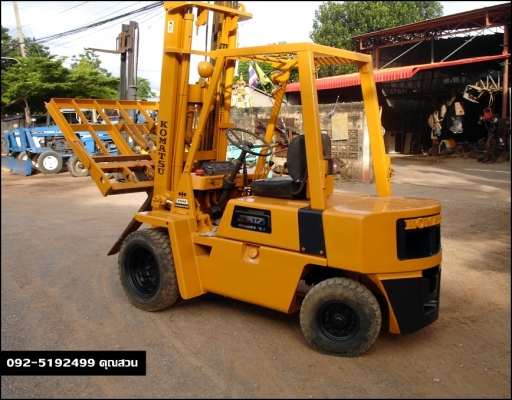 รถโฟล์คลิฟท์ โคมัตสุ 6 ล้อ เสาสูง 4 เมตร2.5ตัน เครื่องดี+ปั๊มดี