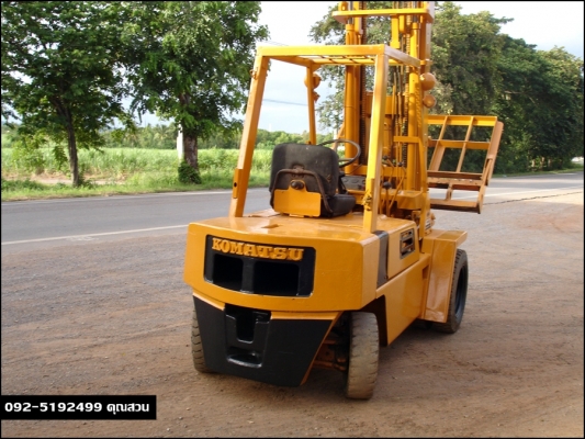 รถโฟล์คลิฟท์ โคมัตสุ 6 ล้อ เสาสูง 4 เมตร2.5ตัน เครื่องดี+ปั๊มดี