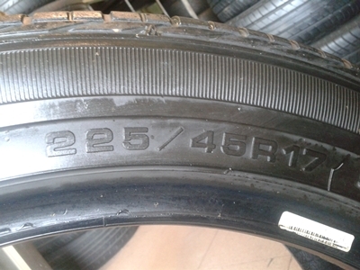 ยาง Goodyear 225/45/17 ปี 11 สภาพสวย