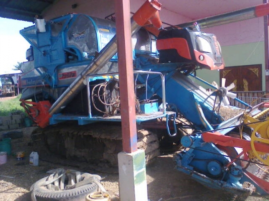 ขายรถเกี่ยวไทยเส็งเดี่ยวทรนงจ้าวพายุ สวยๆๆพร้อมใช้ราคาเบาๆต่อรองได้ครับ ขายรถเกี่ยวไทยเส็งเดี่ยวทรนงจ้าวพายุ สวยๆๆพร้อมใช้ราคาเบาๆต่อรองได้ครับ