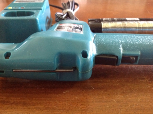 ขายเลื่อยไม้ไร้สาย Makita 9.6V 4390D ขายเลื่อยไม้ไร้สาย Makita 9.6V 4390D