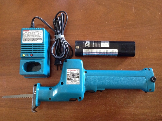 ขายเลื่อยไม้ไร้สาย Makita 9.6V  4390D